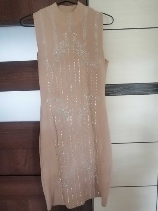 Sukienka na każdą okazję camel