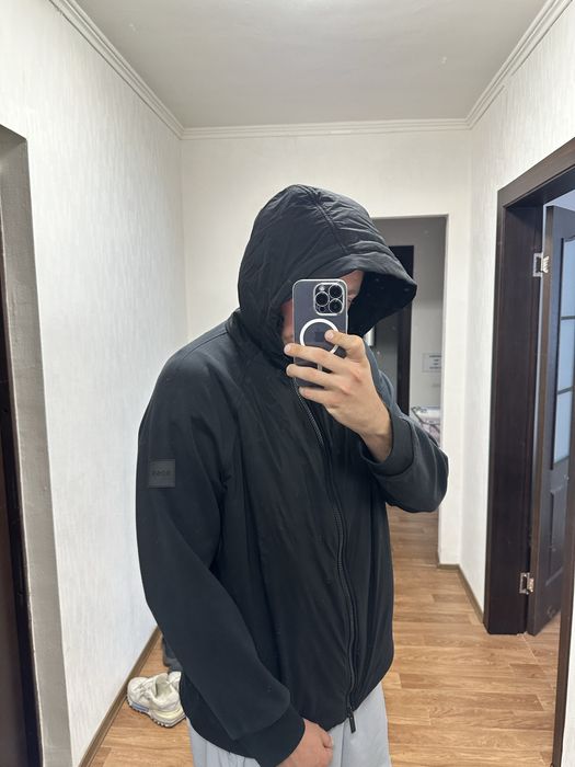 Чорна демісезонна куртка Boss XXL