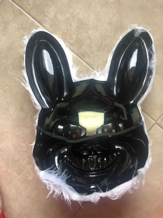 Coelho Sangrento, Máscara Halloween