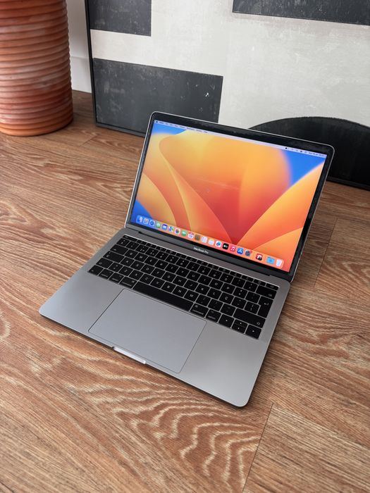 MacBook Pro 2017 - 13” / Intel Core i5 / 256GB