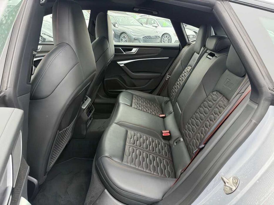 Audi RS 7 quattro      2022