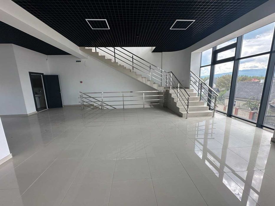 Продається 4 поверхова комерційна споруда в с. Бедевля