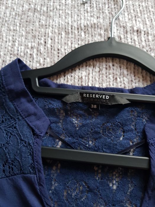 Reserved bluzka z koronką M długi rękaw jesienna granatowa dobry materiał wiskoza v-neck