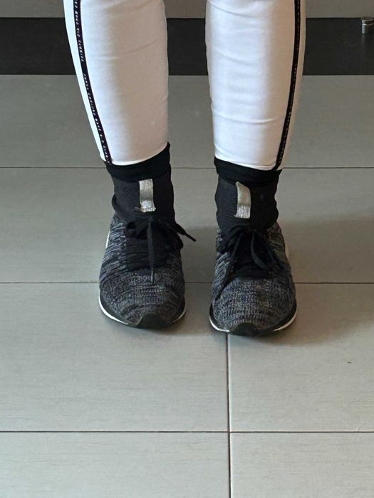 Ténis slip ins (sem necessidade de abotoar) super confortáveis