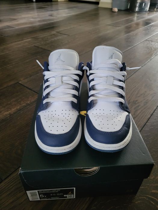 Buty Nike Air Jordan 1  low młodzieżowe w bardzo dobrym stanie