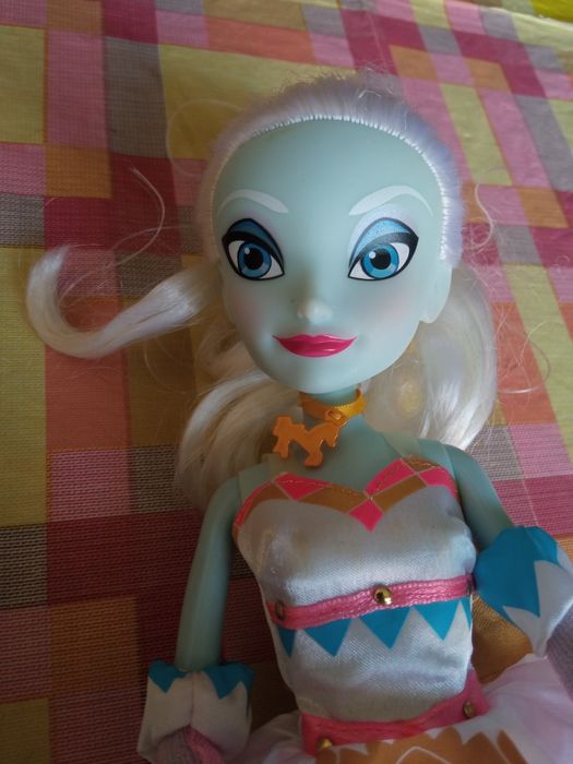 Ляльки кукли принцеси l.o.l monster high Disney moxie bratz mattel