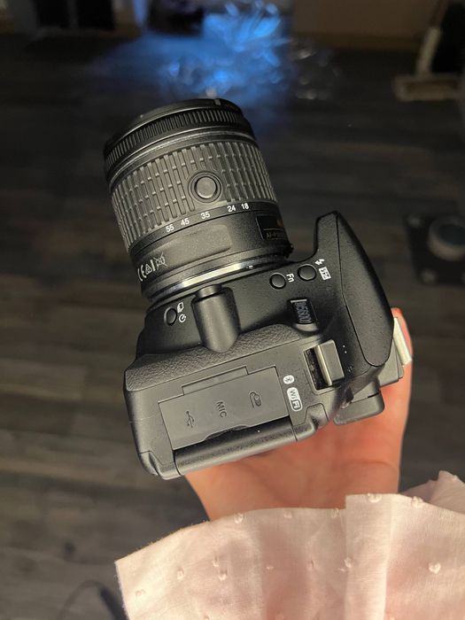 Камера Nikon D5600 DSLR KIT