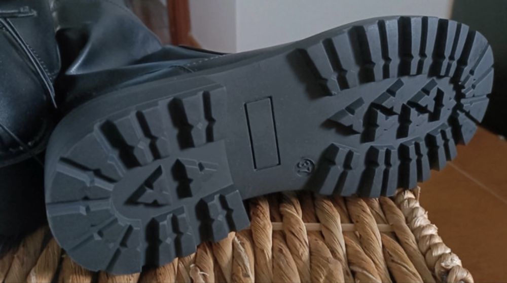 Botas novas, novas com etiqueta,