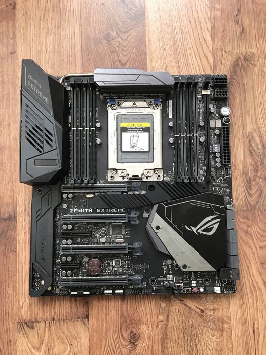 Материнська плата Asus ROG Zenith Extreme X399 Socket STR4(Threadrippe