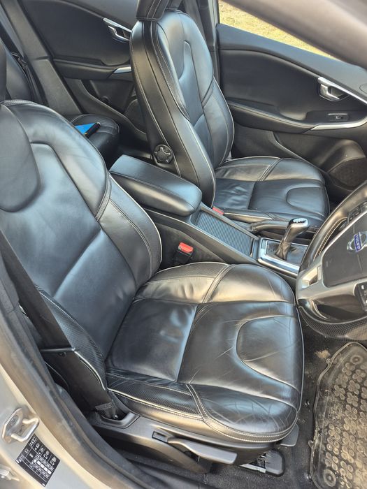 Volvo v40 2,0 d 190 km lift  R-design  anglik