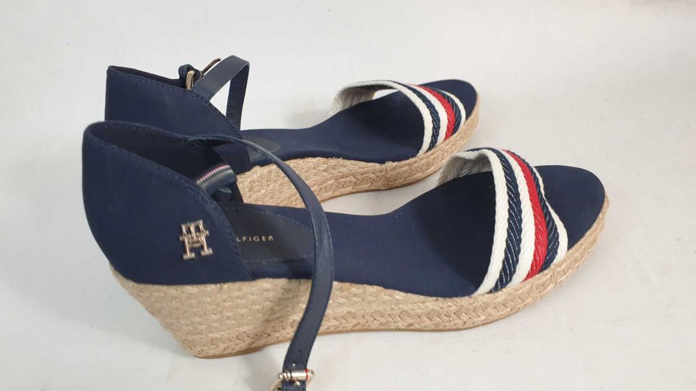 tommy hilfiger   sandały na koturnie damskie   40