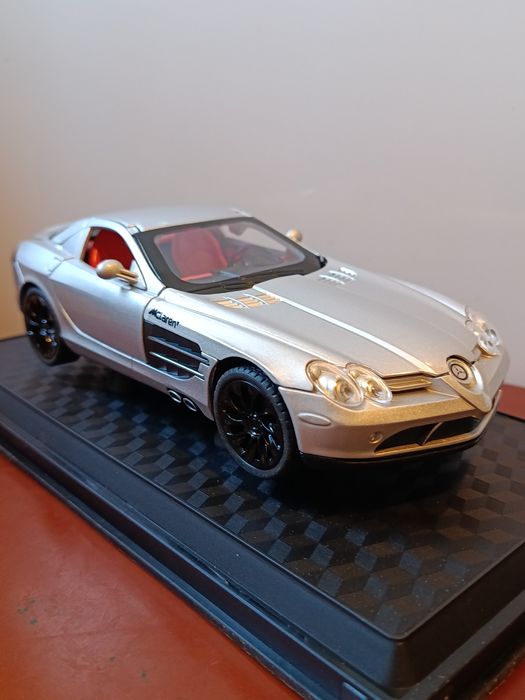 Mercedes Benz McLaren SLR 1/24 модель металлическая