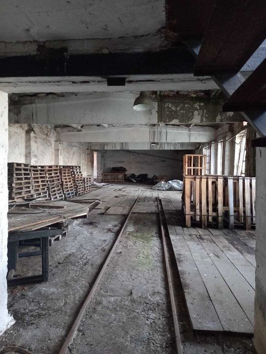 Комплекс будівель 3 061.3 м2, Мрин, вул. Центральна, 103