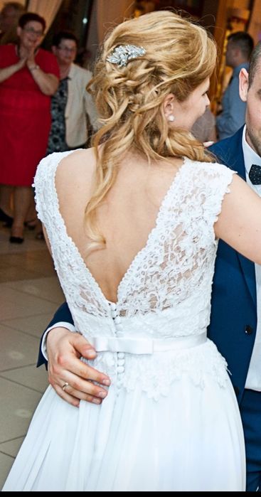 Delikatna suknia ślubna z koronką