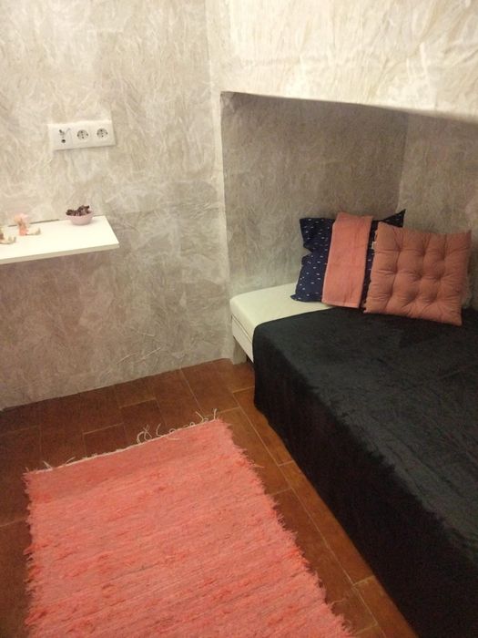 Alugo quarto para solteiro