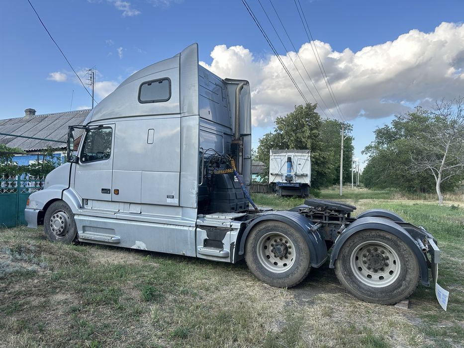 Тягач VOLVO VNL 660 2002р