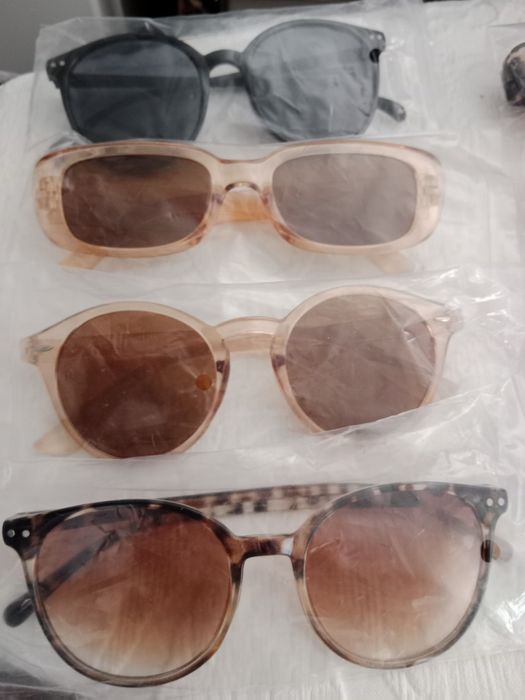 Óculos de Sol novos 2 euros cada