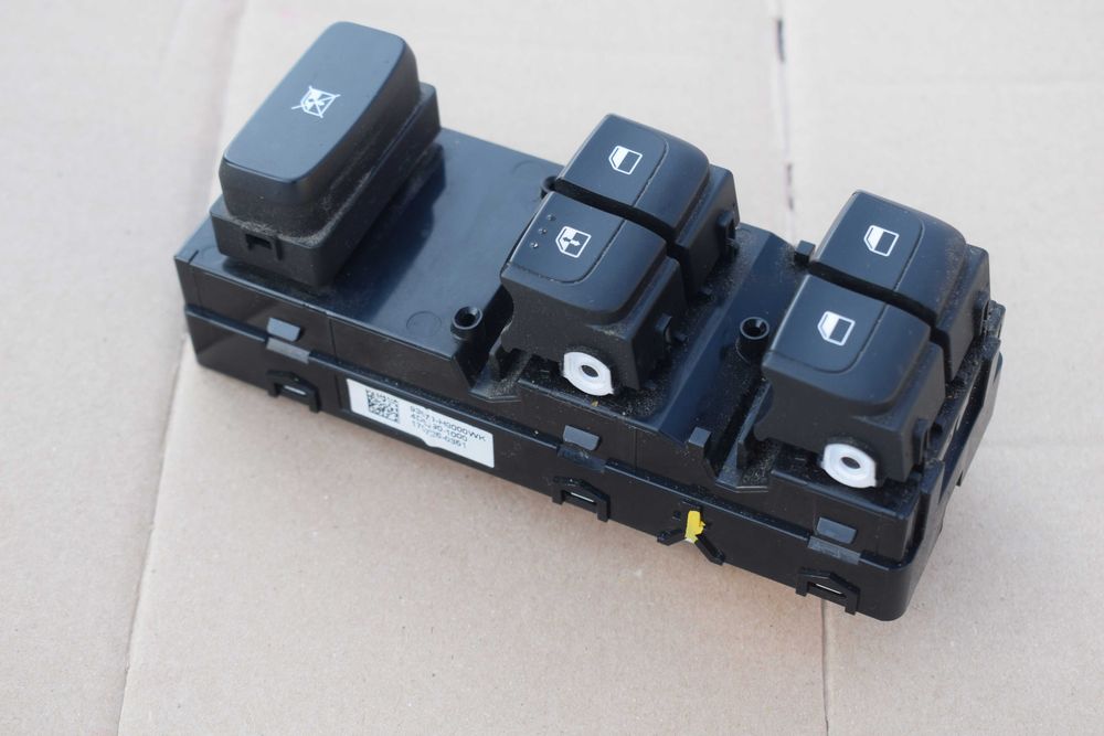 Przełącznik szyb szyby drzwi lewy przód Kia Stonic 17-20r.93570-H8000