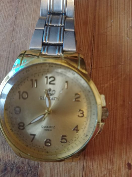 Zegarek koloru złotego męski