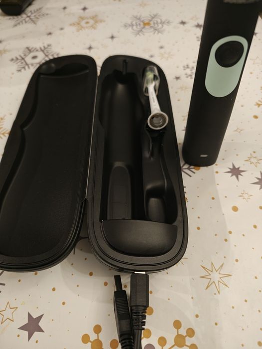 Szczoteczka soniczna firmy PHILIPS zestaw+ etui+koncowka