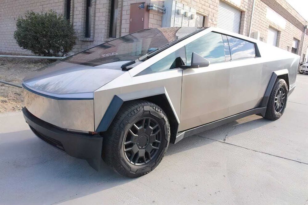 Tesla Cybertruck      2024