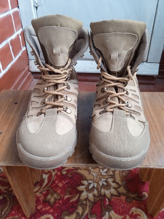 Продам воение берци