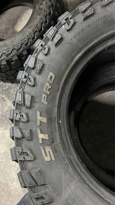 Пара гуми 305/60/18