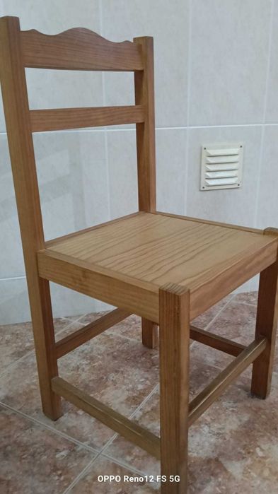 Cadeiras em pinho maciço