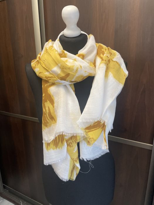 Delikatny lekki szal