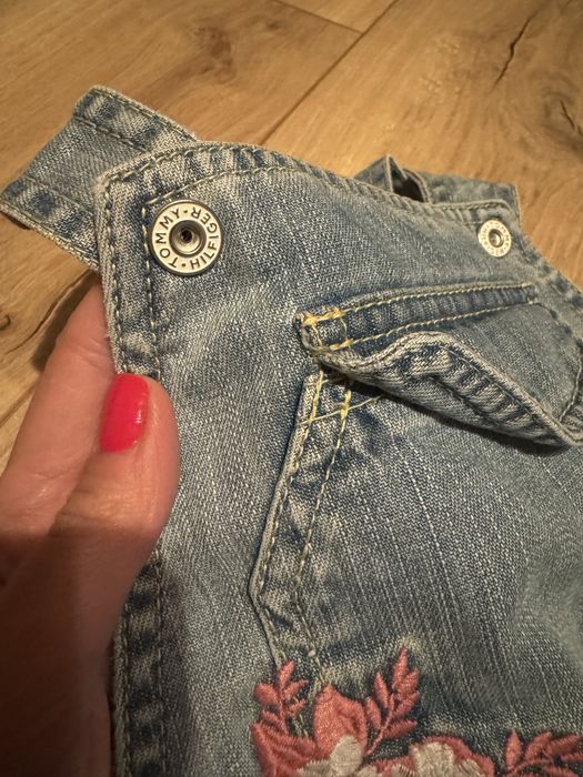 Sukienka Tommy Hilfingier ogrodniczka