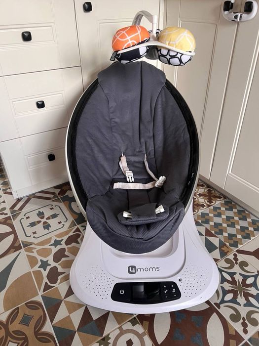 Заколисуючий центр 4Moms MamaRoo, гойдалка, шезлонг