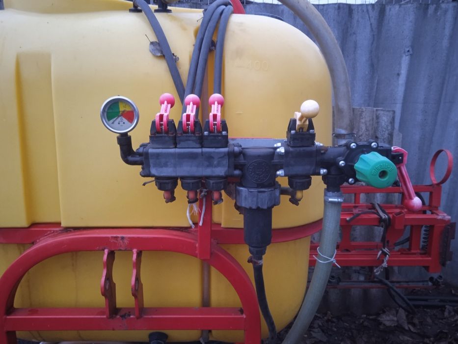 Продам оприскувач навісний 400л