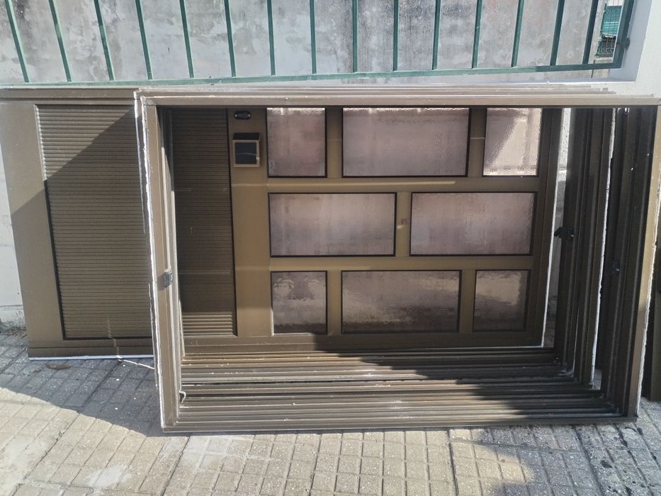 Janelas em alumínio Castanho