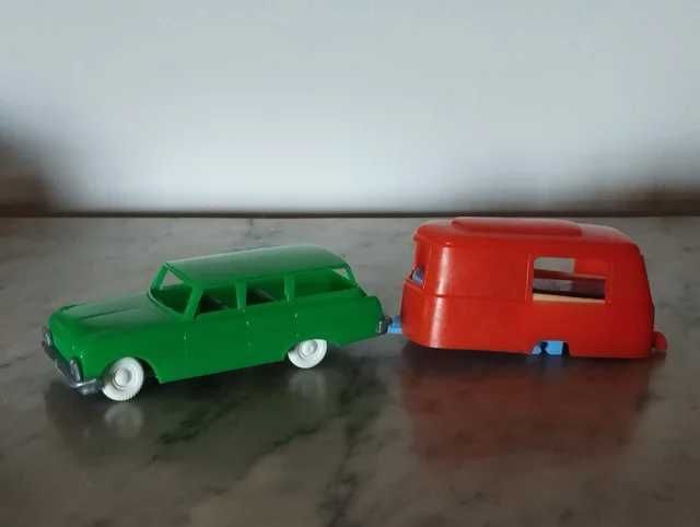 Ford e Atrelado Plástico Alemão
