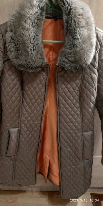 sprzedam damską kurtkę pikowaną.