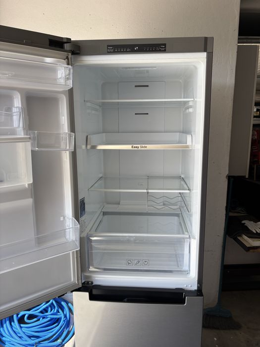 Frigorífico Combinado Samsung No Frost Inox com Dispensador de Água – Estado Impecável