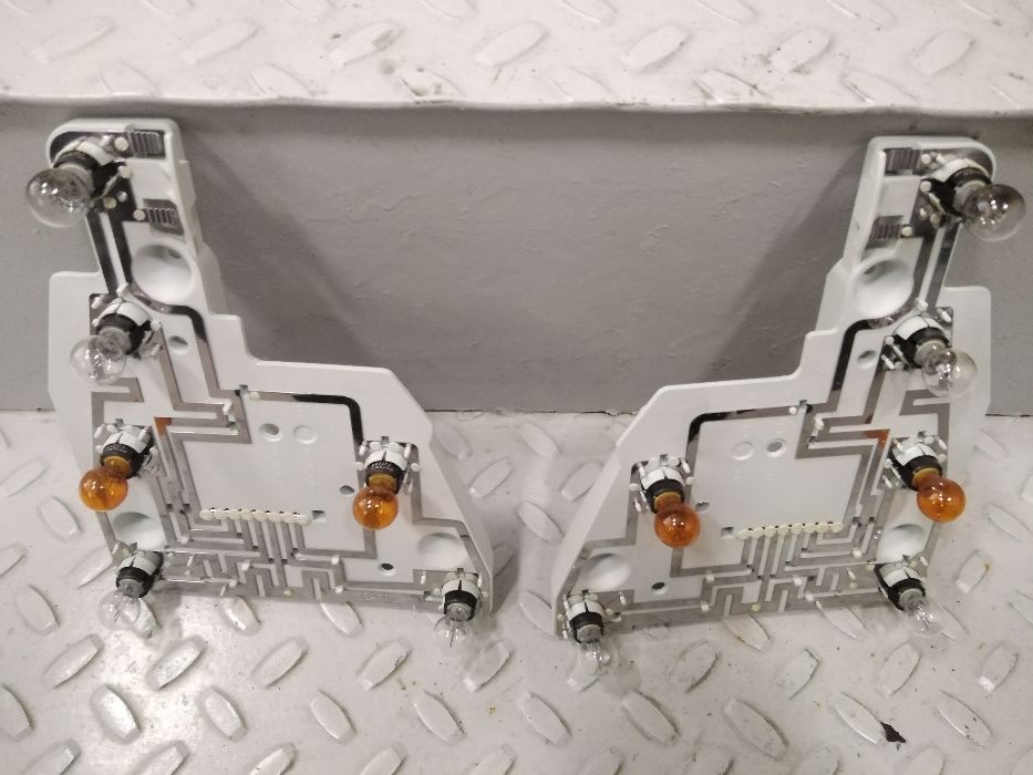 Плати задніх фонарів мерседес Е 200.