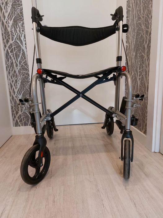 Chodzik czterokołowy ( nowiutki )