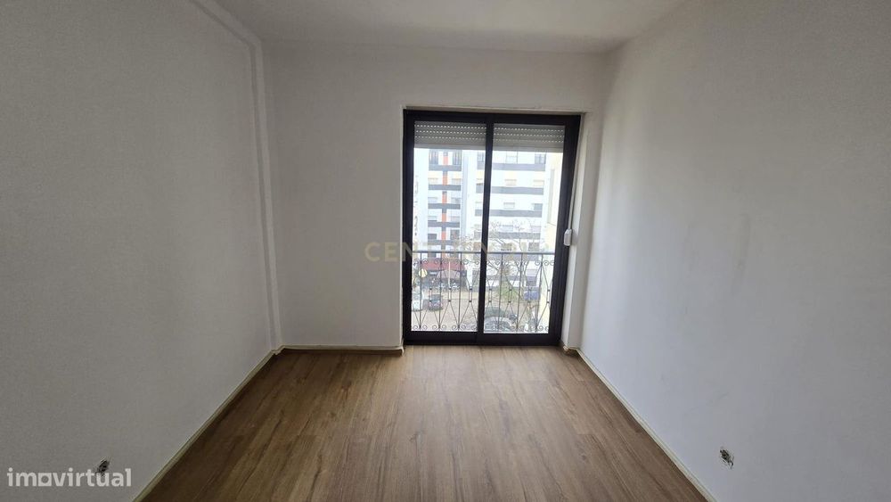 Apartamento T4 para Arrendamento – Bairro do Liceu, Setúbal Totalmente