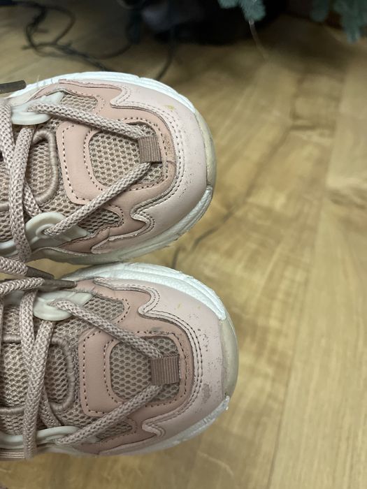 Кросівки на дівчинку