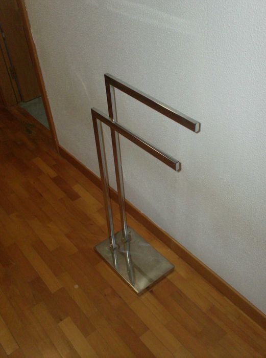 Toalheiro para casa de banho.