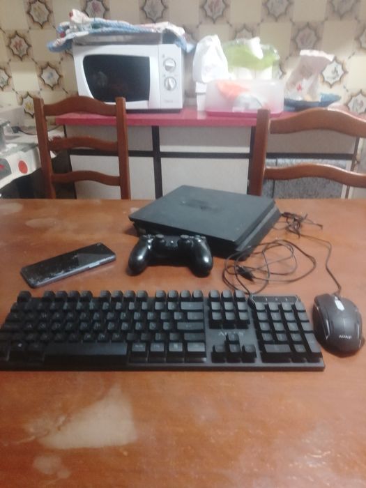 Ps4 Slim preta com comando teclado e rato com FIFA 27 GTA v Roblox fortnite e e football