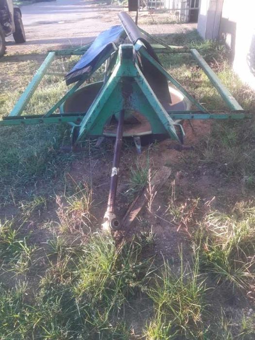 Rozbijak do pryzm do trawy , rownarka