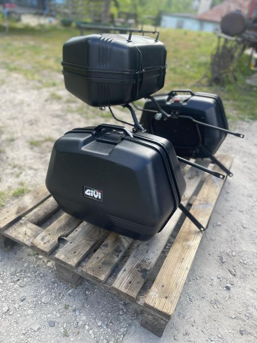 Кофри 3шт  givi Honda cbr1100хх  і рамка під них