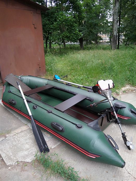 Продам лодку вулкан 305 3х местная состояние новой лодки идеальное.