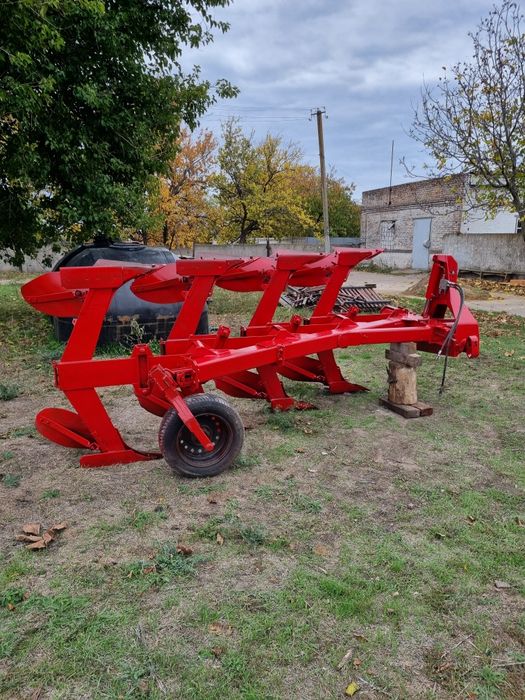 Плуг оборотний чотирьохкорпусний
