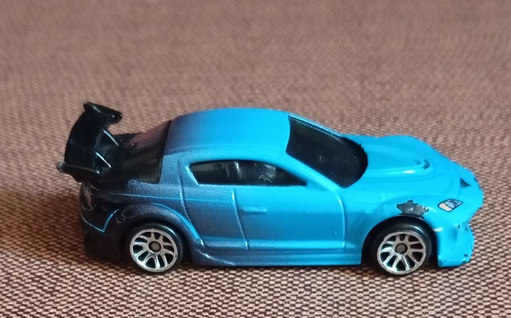 Hot Wheels 2004 Mazda RX8.