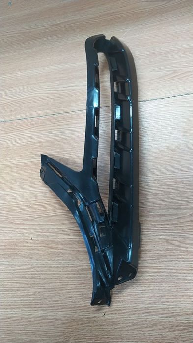 Audi Q7 4m0 кріплення воздуховод переднього бампера