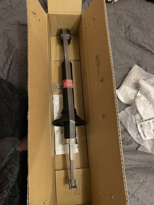 Продам Амортизаторы  задние KYB 341252
