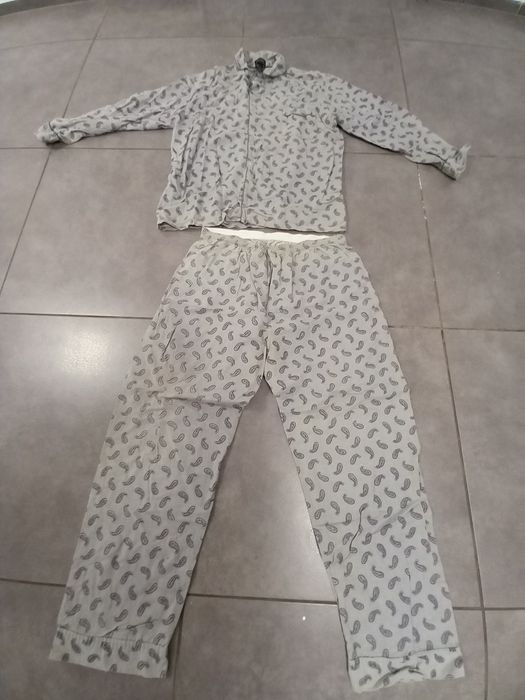 Sprzedam męską piżamę rozmiar XL.